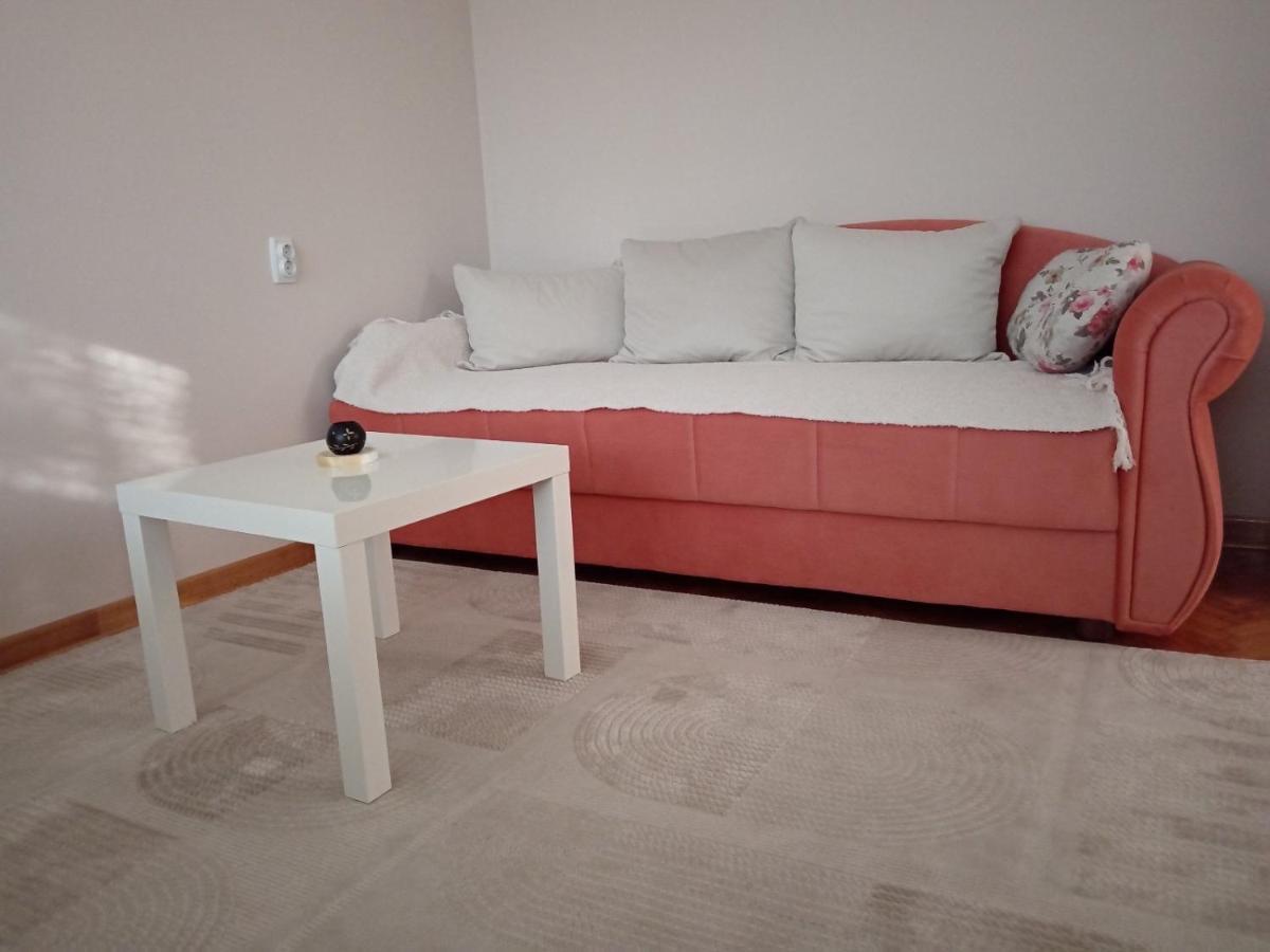 Red Square Apartment Pirot Bagian luar foto