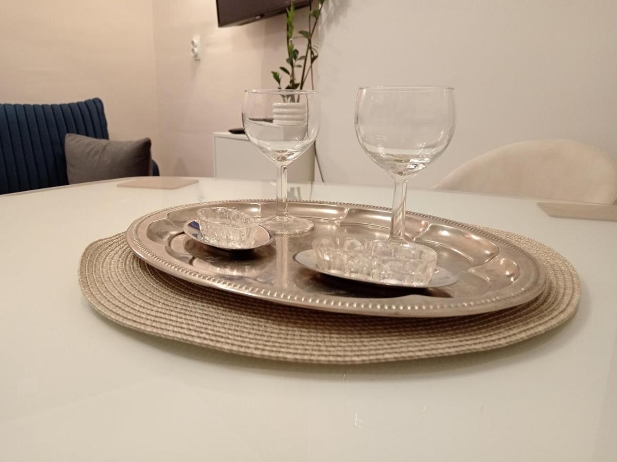 Red Square Apartment Pirot Bagian luar foto