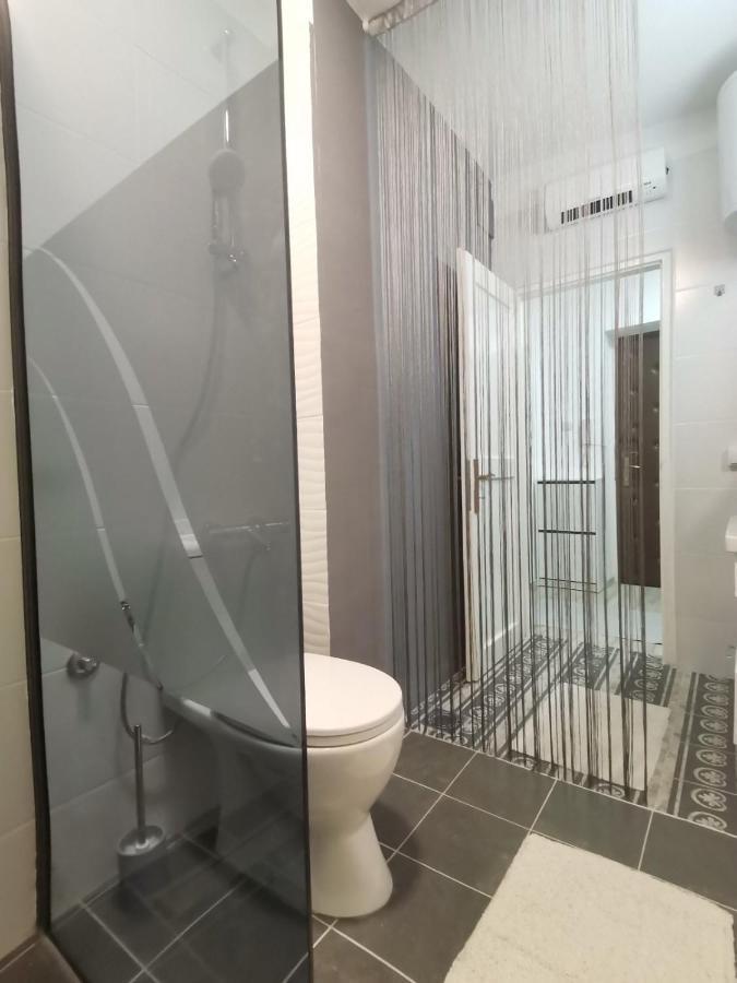 Red Square Apartment Pirot Bagian luar foto