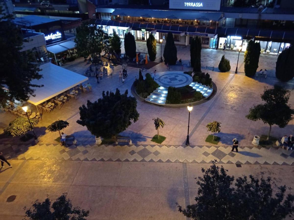Red Square Apartment Pirot Bagian luar foto