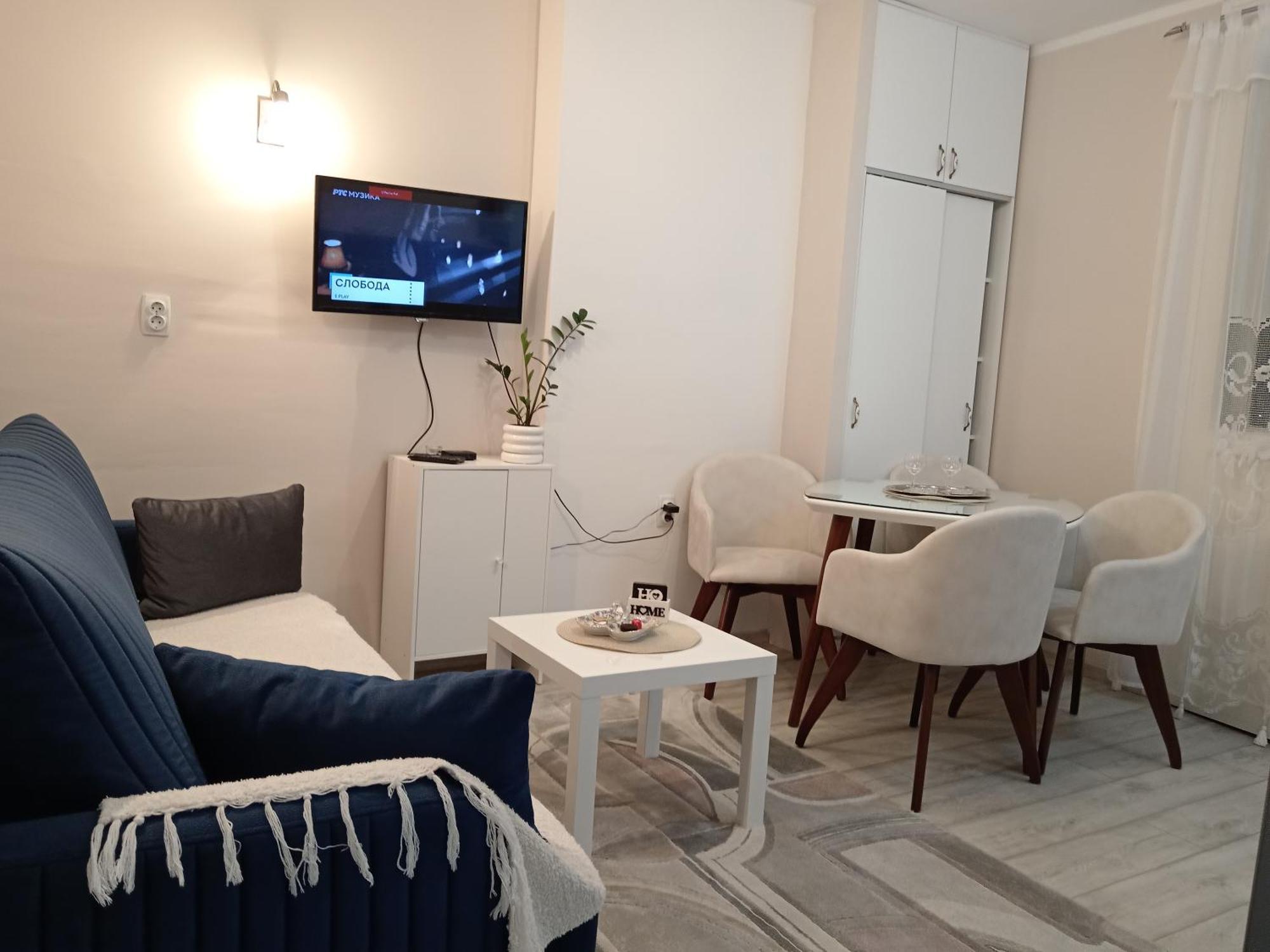 Red Square Apartment Pirot Bagian luar foto