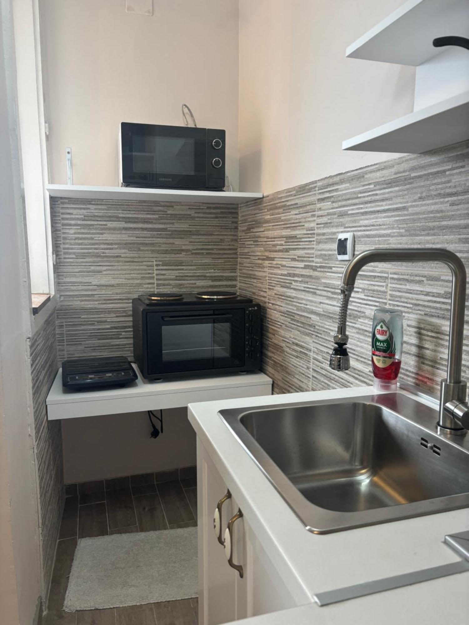 Red Square Apartment Pirot Bagian luar foto